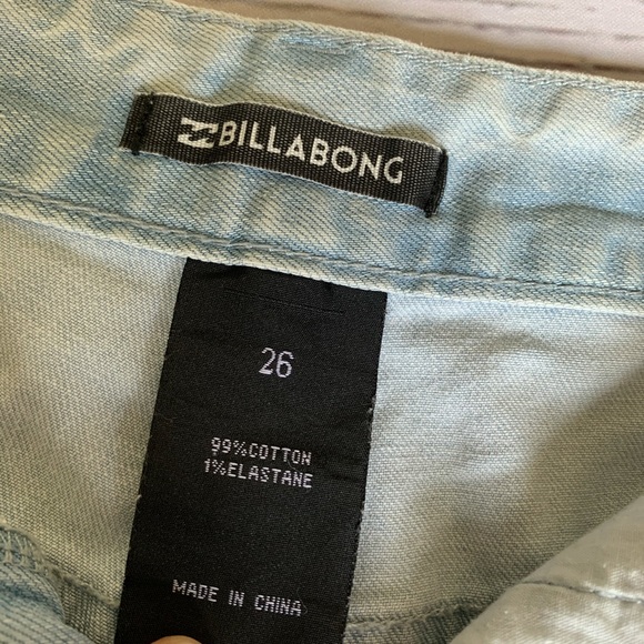 Size 26, Billabong high waisted indigo jean shorts - Picture 5 of 12